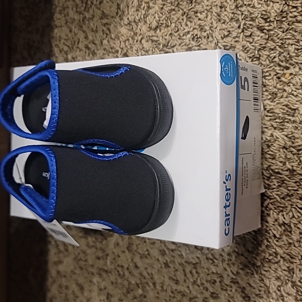 CARTER'S TODDLER BOYS AQUA SOCK WATER SHOE/SANDALS: BLACK/BLUE: NIB: SZ 5